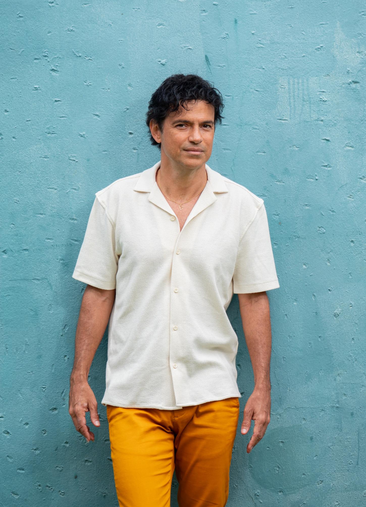 Jorge Vercillo celebra 30 anos de carreira com show emocionante e repleto de sucessos no Araújo Vianna