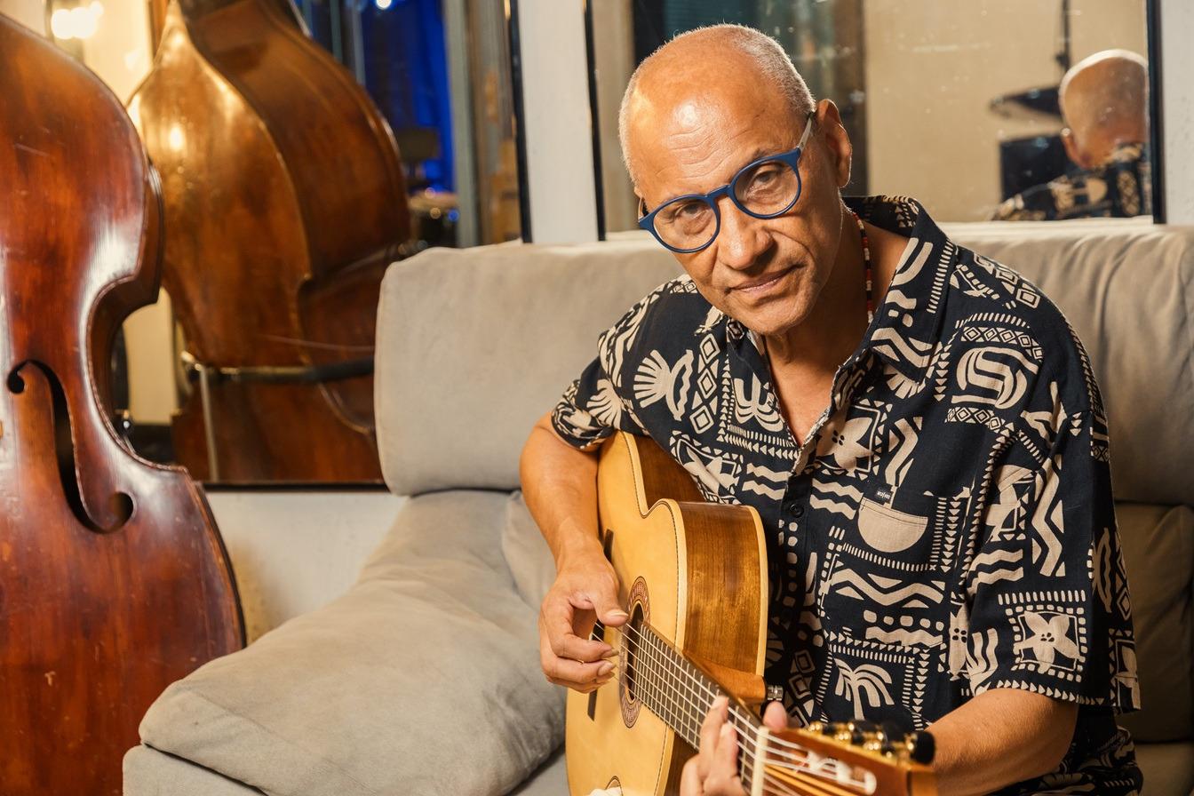 Grammy Latino, ancestralidade e consciência negra: Cláudio Jorge é o convidado da nova edição do Obras Comentadas