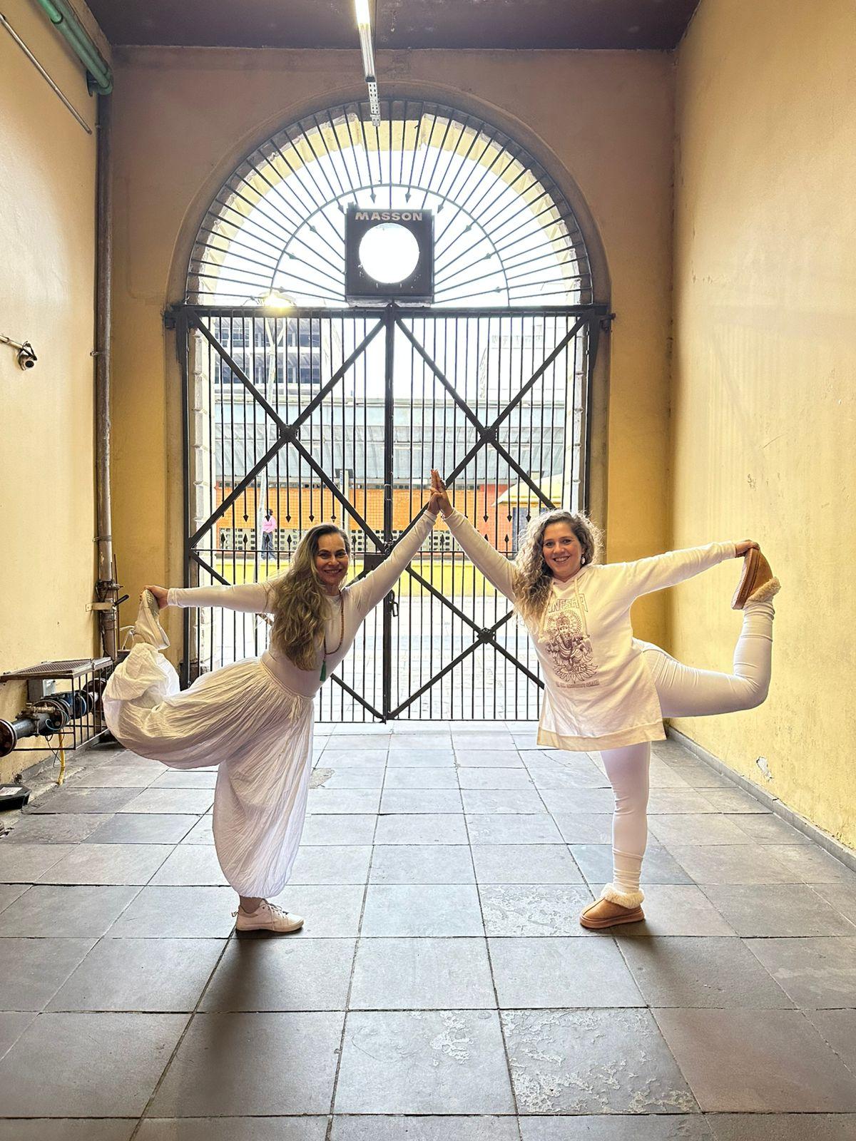 Yoga x Caos transforma o Mercado Público em cenário de conexão, bem-estar e protagonismo feminino