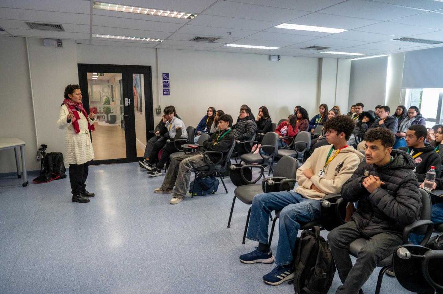 Ciclo de palestras promove diálogo com jovens gaúchos sobre combate à violência contra a mulher