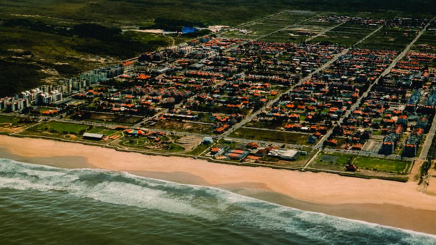 Capão Novo dos anos 1980 deixou um modelo de convivência que ainda explica a força de sua identidade
