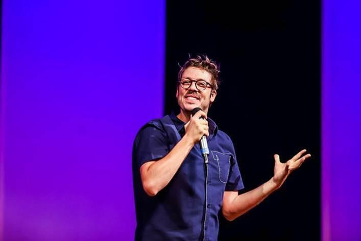 Fábio Porchat se despede dos palcos com espetáculo que já levou mais de 415 mil pessoas aos teatros e passa por Porto Alegre