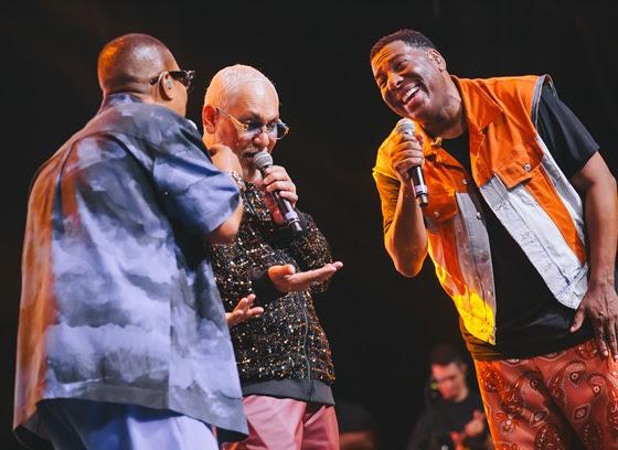Samba 90 Graus revive os grandes clássicos do pagode dos anos 1990 em Porto Alegre