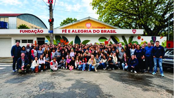 Escola de Porto Alegre mobiliza 570 pessoas em ações de voluntariado em 11 instituições sociais
