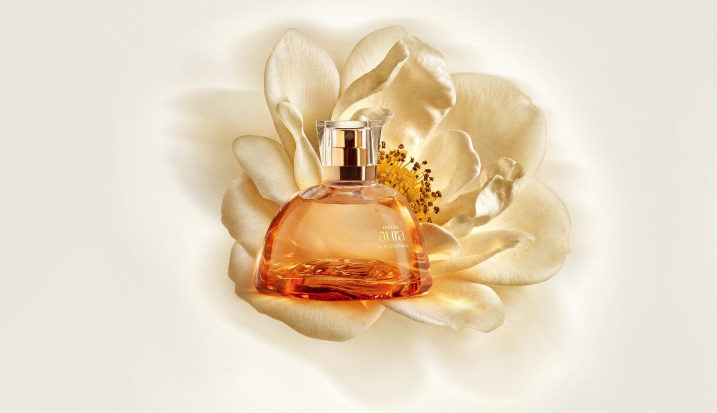 Natura lança Aura Alba Dourada, nova fragrância floral e sofisticada