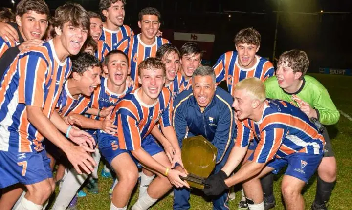 Alunos de colégio de Porto Alegre conquistam título no futebol masculino em torneio internacional