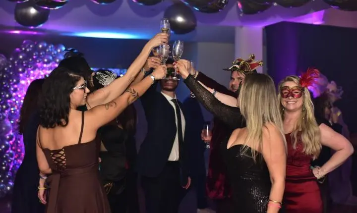 Baile de Máscaras encerra a Mostra Elite Design 2026 em uma noite de glamour, conexões e celebração