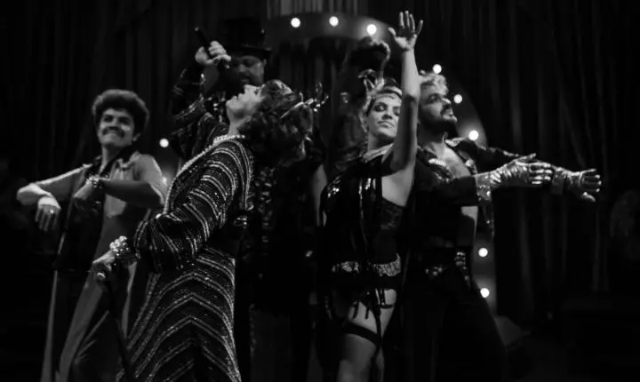 “Cabaré do Amor Rasgado” retorna aos palcos de Porto Alegre com música, humor e poesia