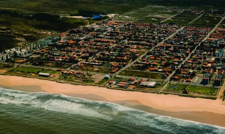 Capão Novo dos anos 1980 deixou um modelo de convivência que ainda explica a força de sua identidade
