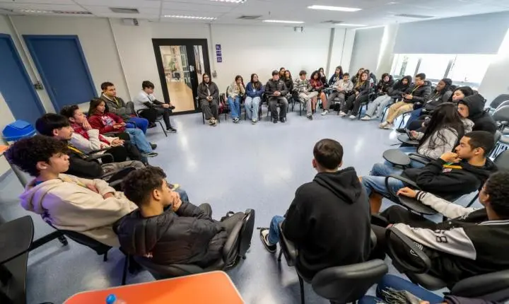 Ciclo de palestras promove diálogo com jovens gaúchos sobre combate à violência contra a mulher