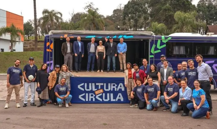 Cultura na estrada: ônibus-palco levará arte e educação gratuita a 16 cidades do RS