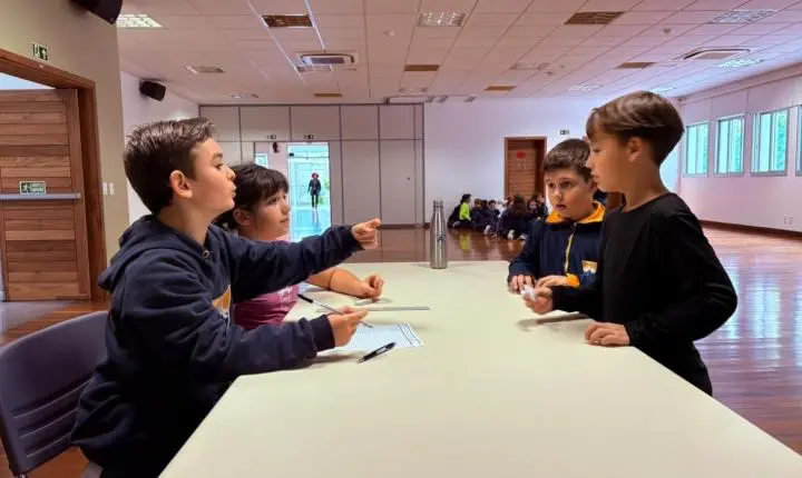 Eleição simulada leva debate sobre cidadania para dentro da sala de aula 
