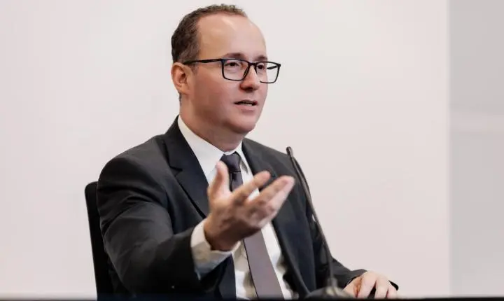 Empresas ampliam demanda por consultoria jurídica estratégica diante de cenário regulatório mais complexo