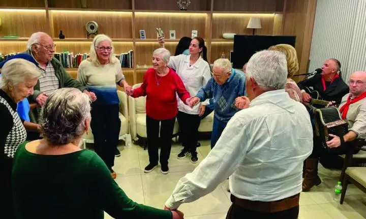 Encontro reuniu moradores de diferentes idades para cantar e celebrar a cultura do Rio Grande do Sul