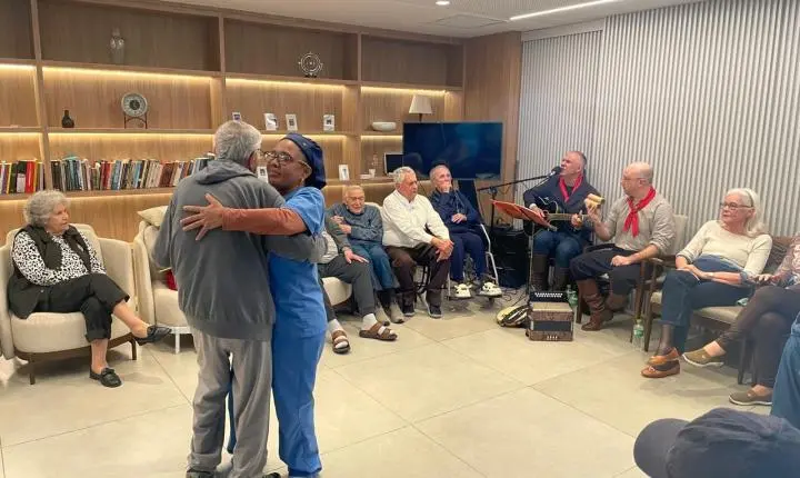 Encontro reuniu moradores de diferentes idades para cantar e celebrar a cultura do Rio Grande do Sul