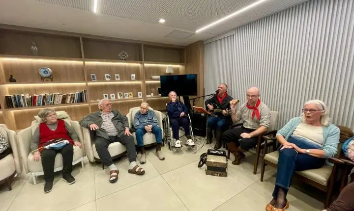 Encontro reuniu moradores de diferentes idades para cantar e celebrar a cultura do Rio Grande do Sul