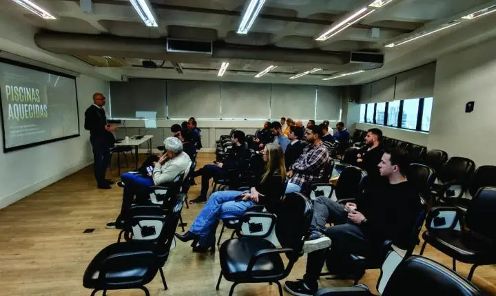 Fórum debate soluções técnicas e ambientais para piscinas aquecidas