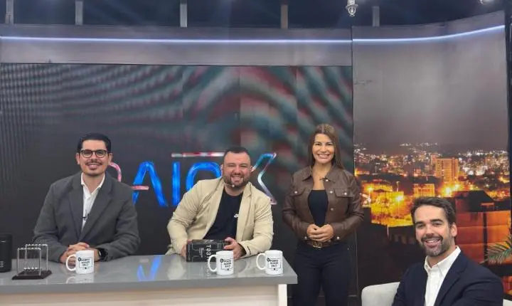 Governador Eduardo Leite inaugura novo estúdio da Porto Alegre 24 Horas TV e marca nova fase da emissora