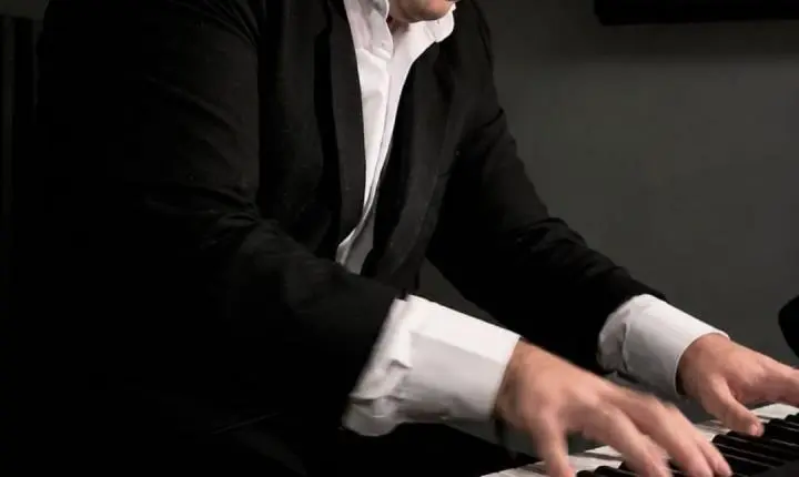 Hotel Swan Novo Hamburgo transforma noite de inverno em uma experiência sensorial com recital gratuito de Tom Carvalho