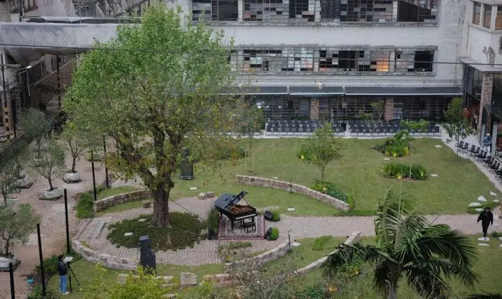 Instituto Caldeira transforma antiga área industrial em praça de inovação, natureza e resiliência climática