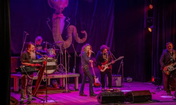 Integrantes originais de Os Cascavelletes se reúnem em projeto para celebrar os 40 anos da banda com três shows em Porto Alegre