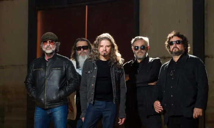 Integrantes originais de Os Cascavelletes se reúnem em projeto para celebrar os 40 anos da banda com três shows em Porto Alegre