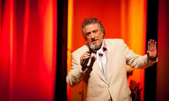 João de Almeida Neto estreia espetáculo emocionante em homenagem a Lupicínio Rodrigues em Porto Alegre