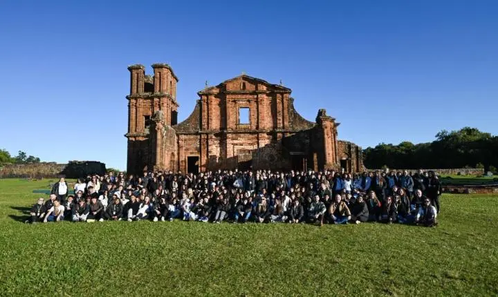 Jovens do Partiu Futuro Reconstrução participam de viagem cultural às Missões Jesuíticas no RS 