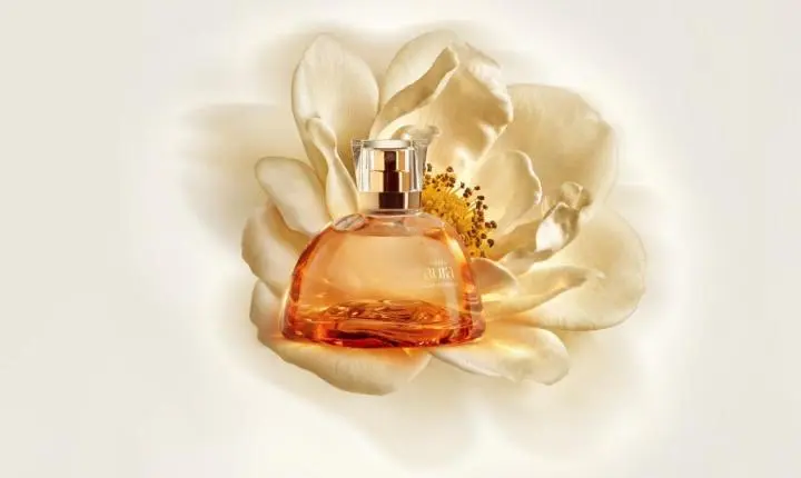 Natura lança Aura Alba Dourada, nova fragrância floral e sofisticada