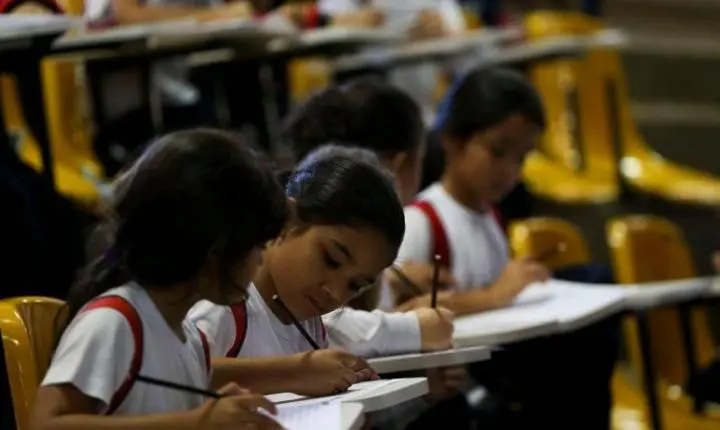 Projeto prevê oferta de coletores menstruais em programa de dignidade menstrual