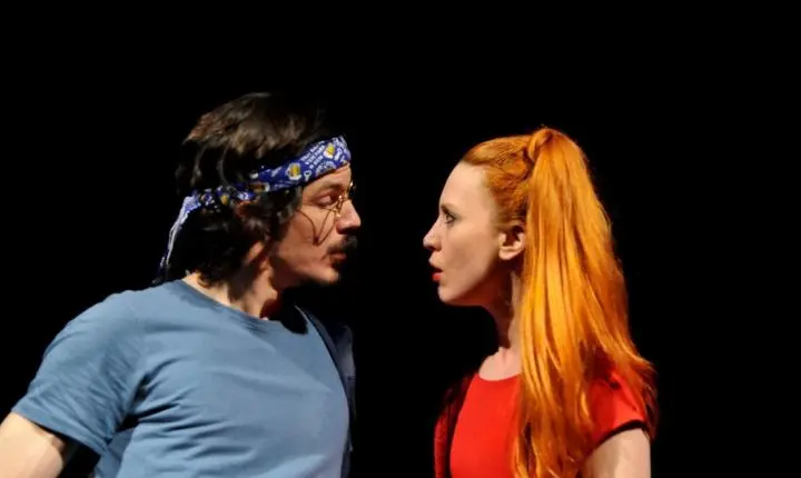 Rir, se reconhecer e refletir: sucesso do teatro gaúcho retorna a Porto Alegre para curta temporada