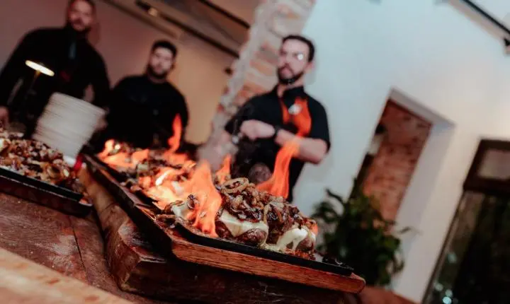 Santo Clube retorna com experiência exclusiva que celebra a história da primeira churrascaria do Brasil
