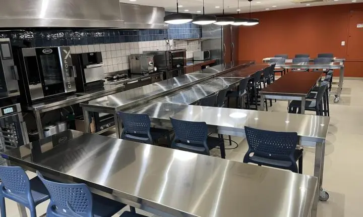 SINDHA inaugura cozinha escola de R$ 1 milhão para formar profissionais e impulsionar a gastronomia gaúcha